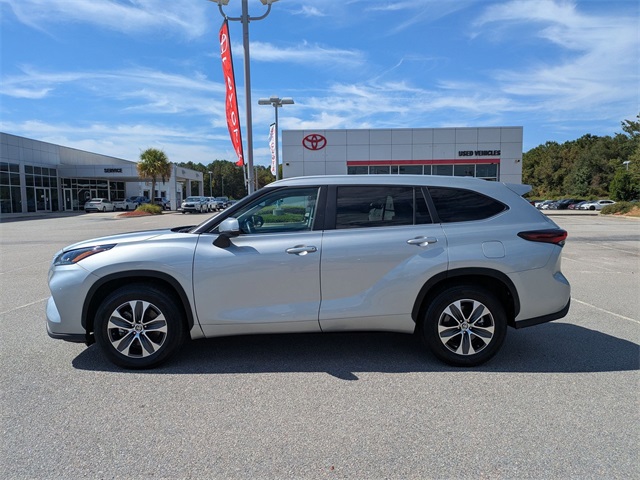 2024 Toyota Highlander XLE Silver at Davis Toyota of Orangeburg