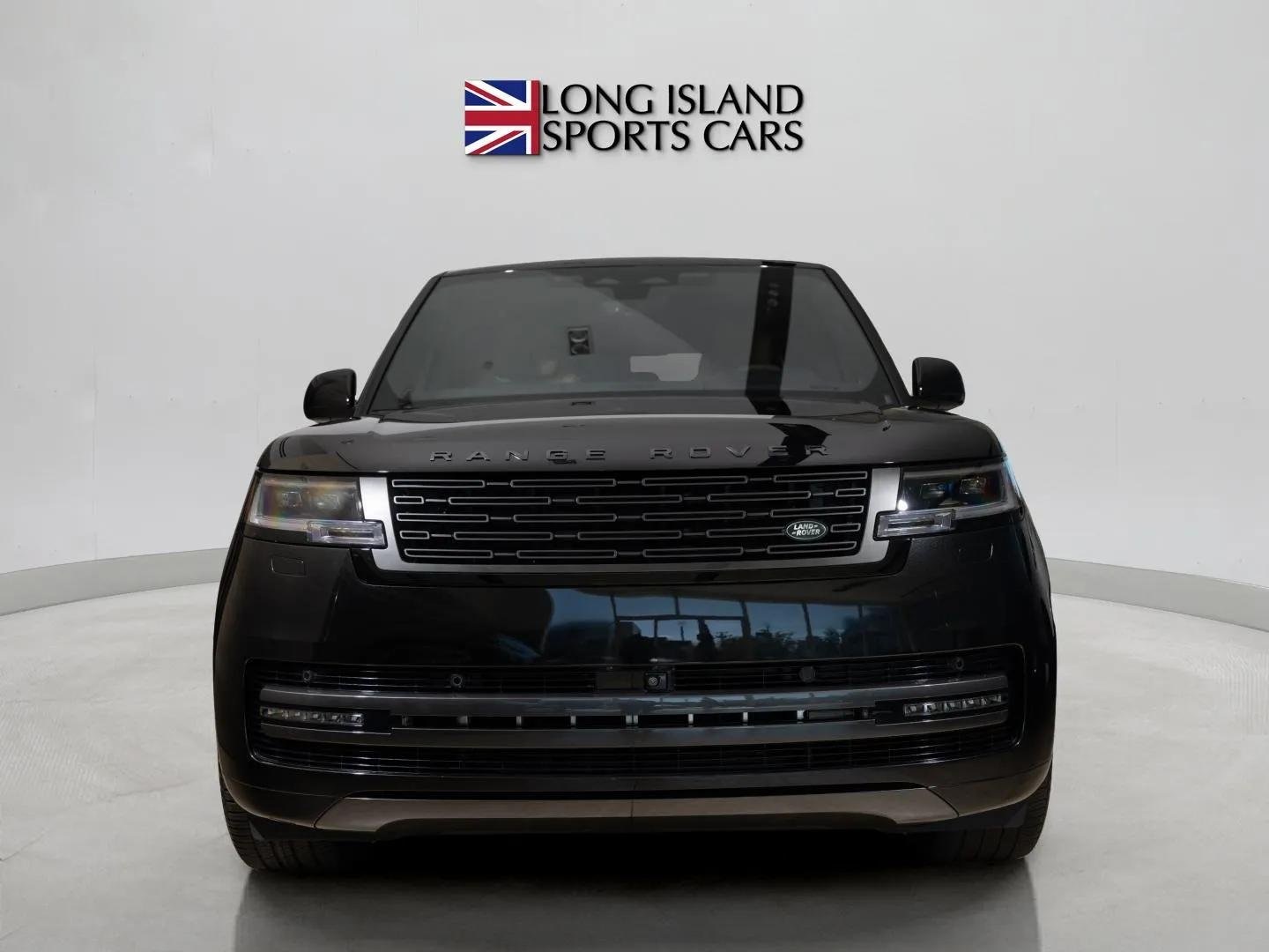 2023 Land Rover Range Rover SE photo 2