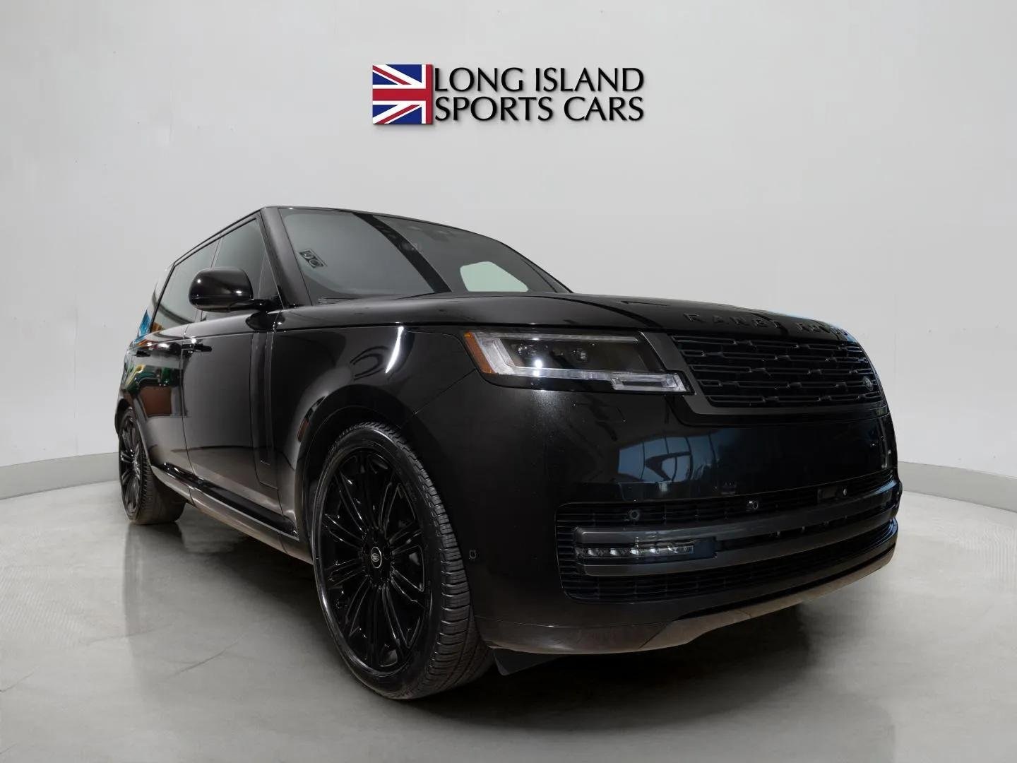 2023 Land Rover Range Rover SE photo 3