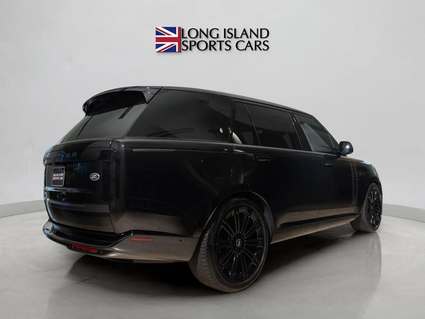 2023 Land Rover Range Rover SE photo 4