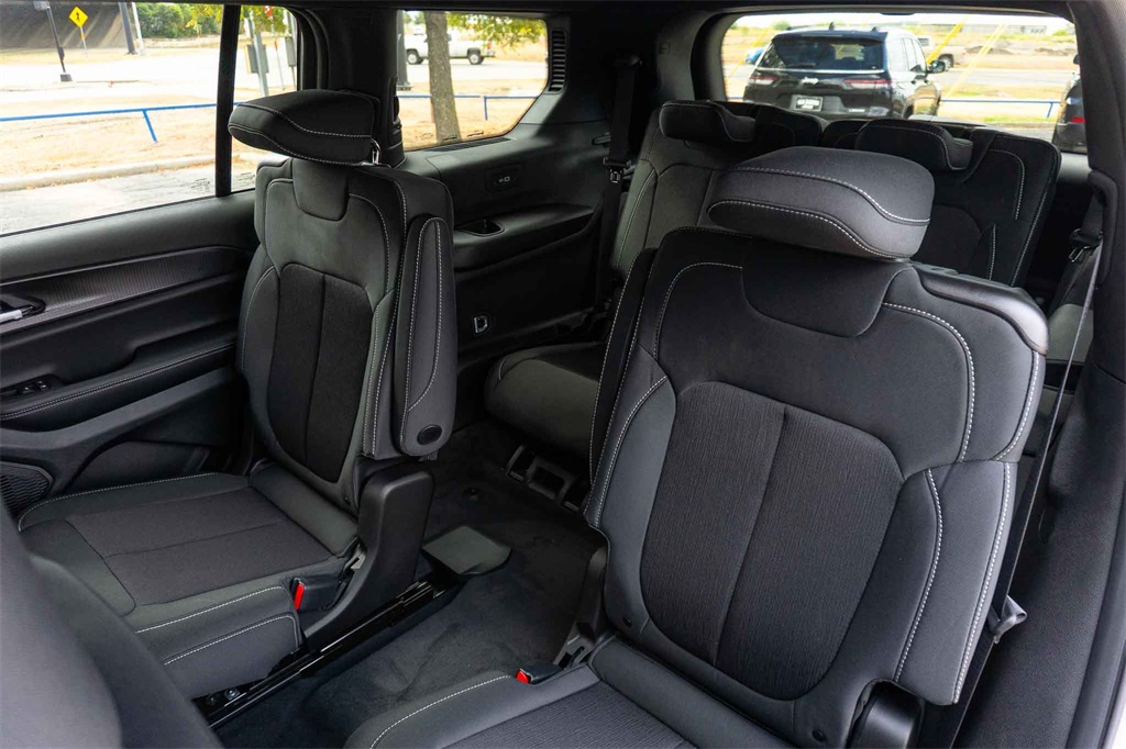 New Car 2025 Jeep Grand Cherokee L  Laredo For Sale Under $50,000 In San Marcos, Texas