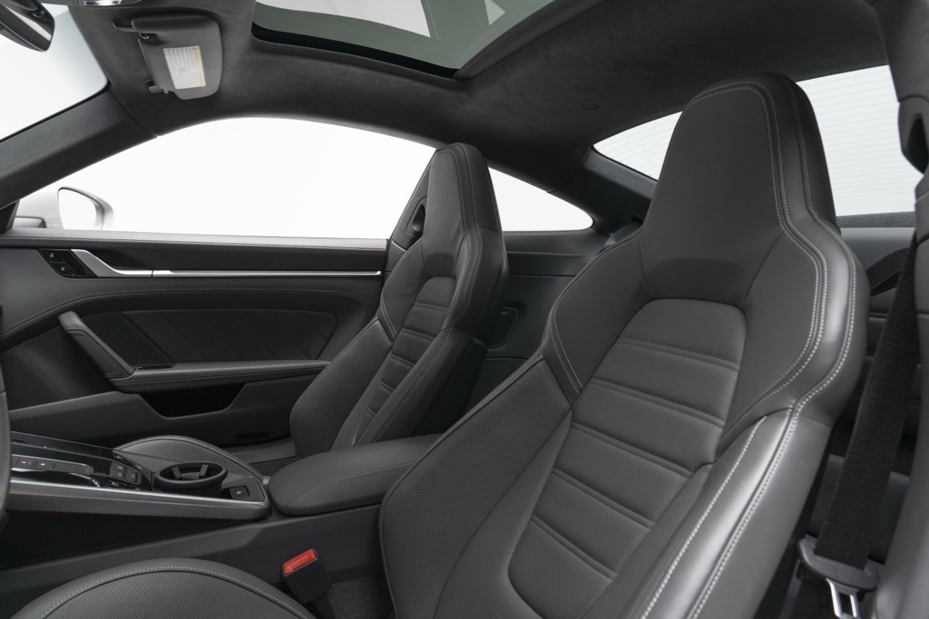 2021 Porsche 911 - Thumbnail 3