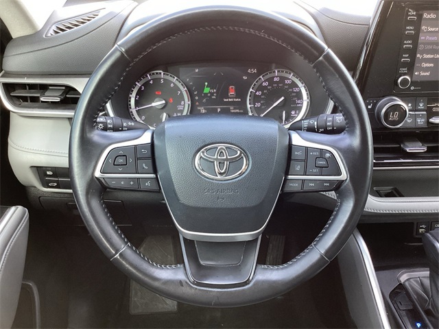 Used Car 2022 Toyota Highlander  Xle For Sale Under $30,000 In San Antonio, Texas
