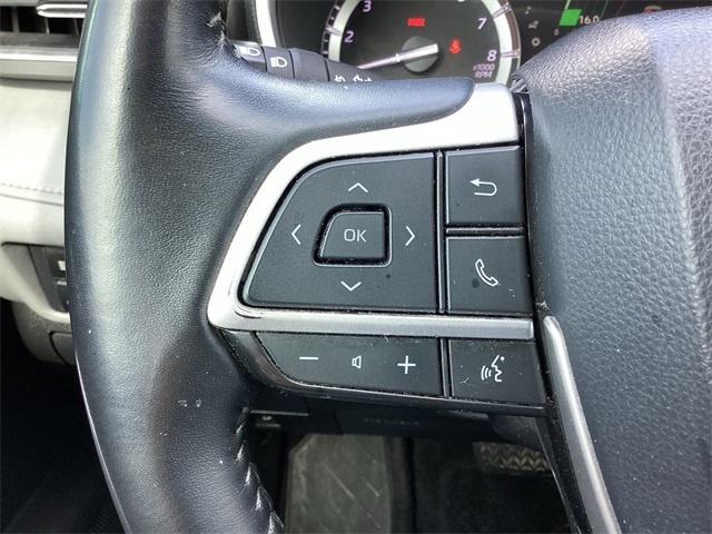 Used Car 2022 Toyota Highlander  Xle For Sale Under $30,000 In San Antonio, Texas