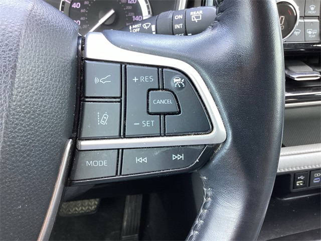 Used Car 2022 Toyota Highlander  Xle For Sale Under $30,000 In San Antonio, Texas