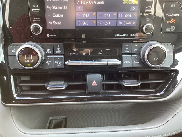 Used Car 2022 Toyota Highlander  Xle For Sale Under $30,000 In San Antonio, Texas