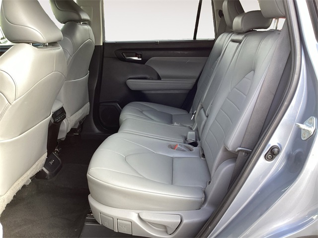 Used Car 2022 Toyota Highlander  Xle For Sale Under $30,000 In San Antonio, Texas