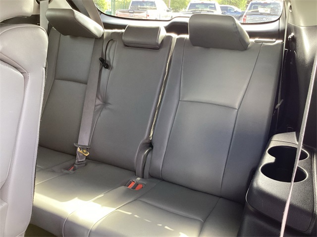 Used Car 2022 Toyota Highlander  Xle For Sale Under $30,000 In San Antonio, Texas