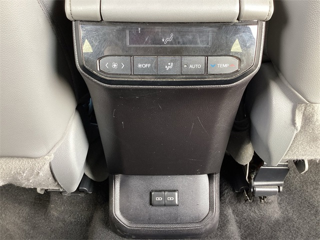 Used Car 2022 Toyota Highlander  Xle For Sale Under $30,000 In San Antonio, Texas