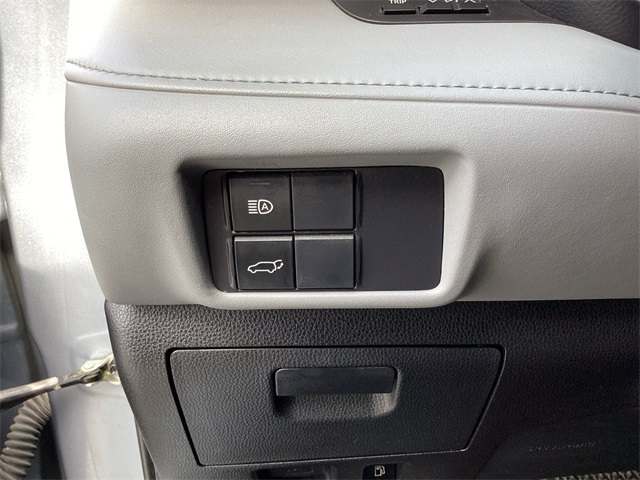 Used Car 2022 Toyota Highlander  Xle For Sale Under $30,000 In San Antonio, Texas