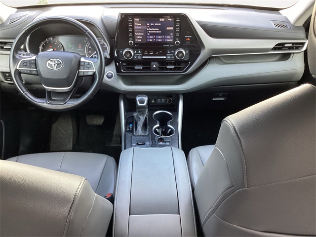 Used Car 2022 Toyota Highlander  Xle For Sale Under $30,000 In San Antonio, Texas