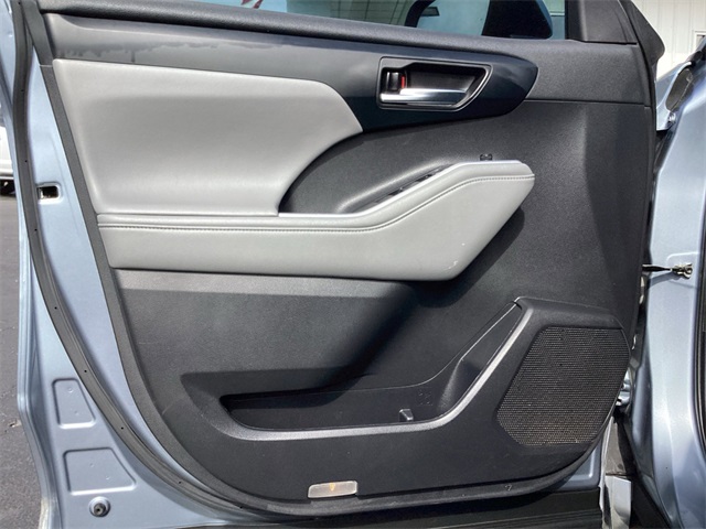 Used Car 2022 Toyota Highlander  Xle For Sale Under $30,000 In San Antonio, Texas