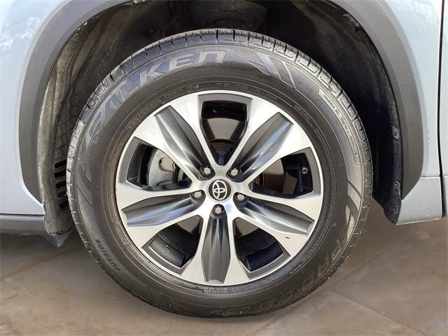 Used Car 2022 Toyota Highlander  Xle For Sale Under $30,000 In San Antonio, Texas