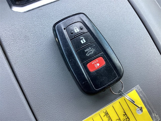 Used Car 2022 Toyota Highlander  Xle For Sale Under $30,000 In San Antonio, Texas