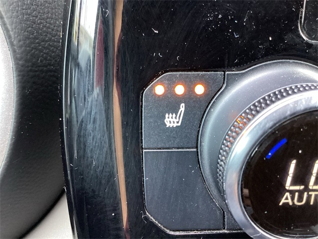 Used Car 2022 Toyota Highlander  Xle For Sale Under $30,000 In San Antonio, Texas