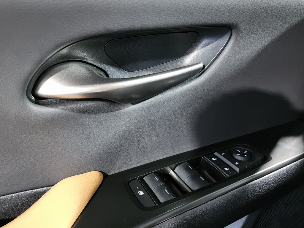 Thumbnail: 2025 Lexus UX - 13