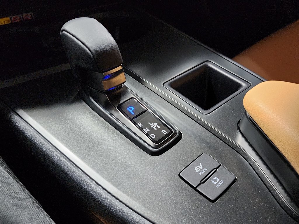 Thumbnail: 2025 Lexus UX - 25