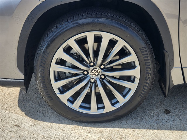 2025 Toyota Highlander Hybrid Limited Silver at Community Toyota