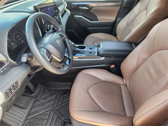 2025 Toyota Highlander Hybrid Limited Silver at Community Toyota