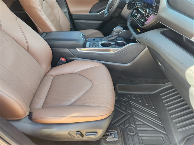 2025 Toyota Highlander Hybrid Limited Silver at Community Toyota