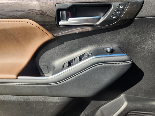 2025 Toyota Highlander Hybrid Limited Silver at Community Toyota