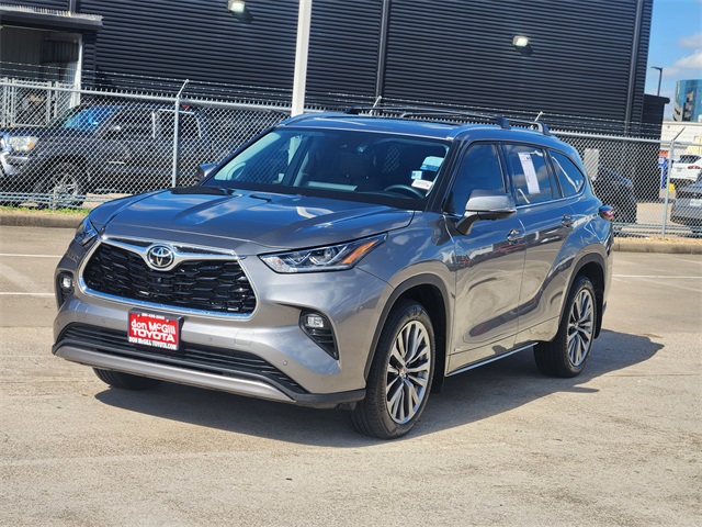 2025 Toyota Highlander Hybrid Limited Silver at Community Toyota