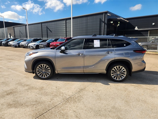 2025 Toyota Highlander Hybrid Limited Silver at Community Toyota