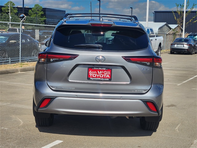 2025 Toyota Highlander Hybrid Limited Silver at Community Toyota