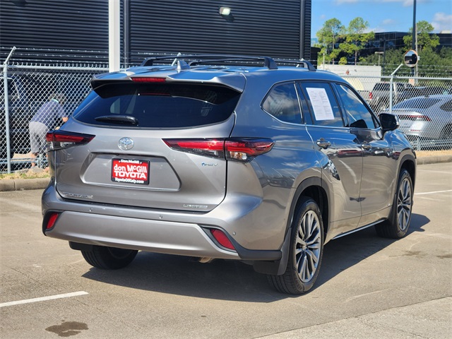 2025 Toyota Highlander Hybrid Limited Silver at Community Toyota
