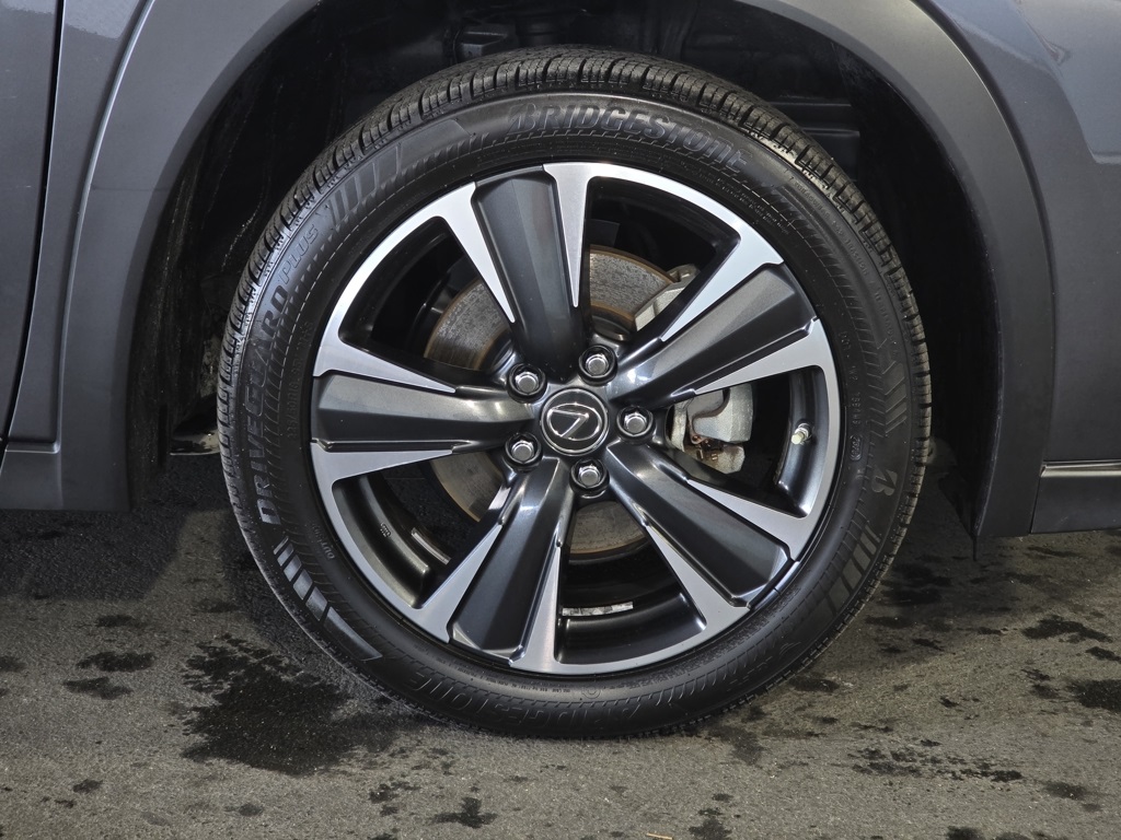 Thumbnail: 2024 Lexus UX - 4