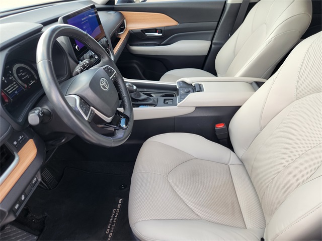 2024 Toyota Grand Highlander Limited Silver at Legacy Ford