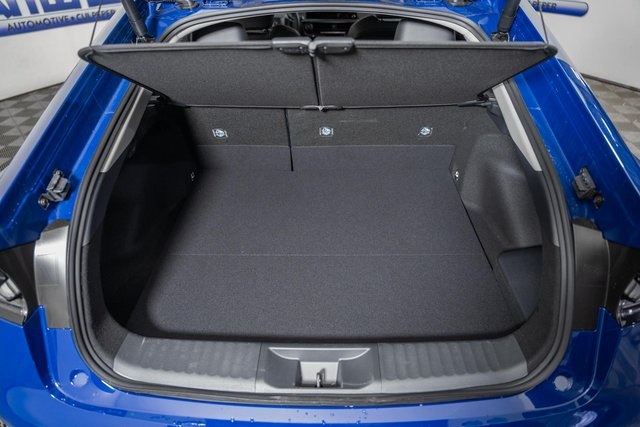 ToyotaPrius Plug-In Hybrid10