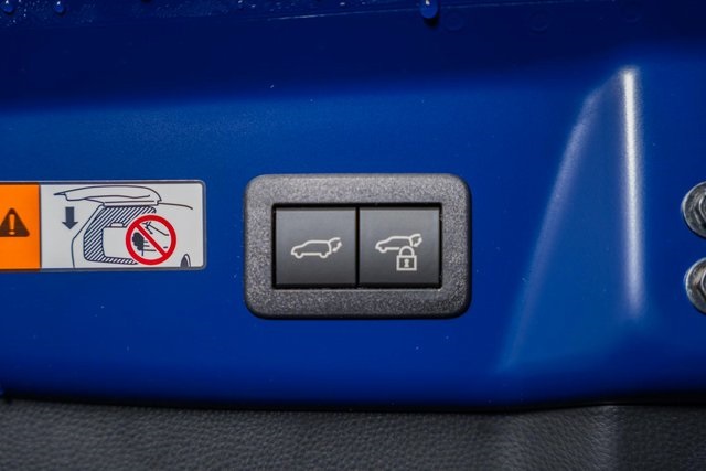 ToyotaPrius Plug-In Hybrid11