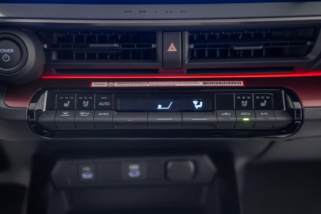 ToyotaPrius Plug-In Hybrid25