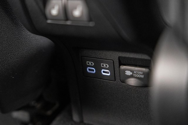 ToyotaPrius Plug-In Hybrid36