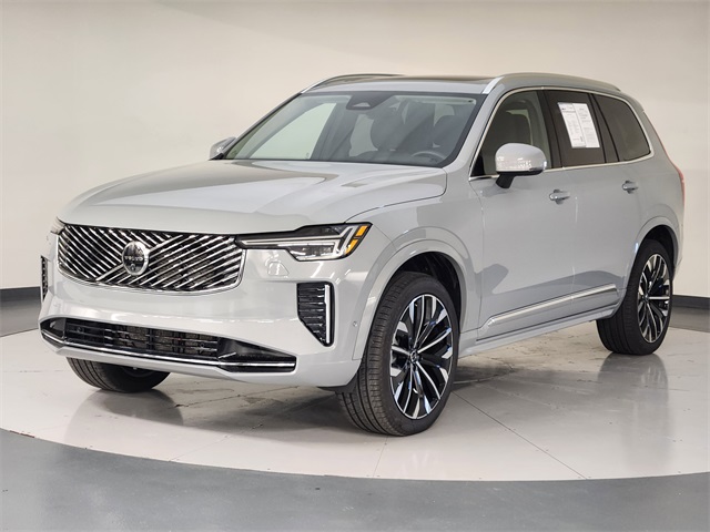 2025 Volvo XC90 B5 Plus