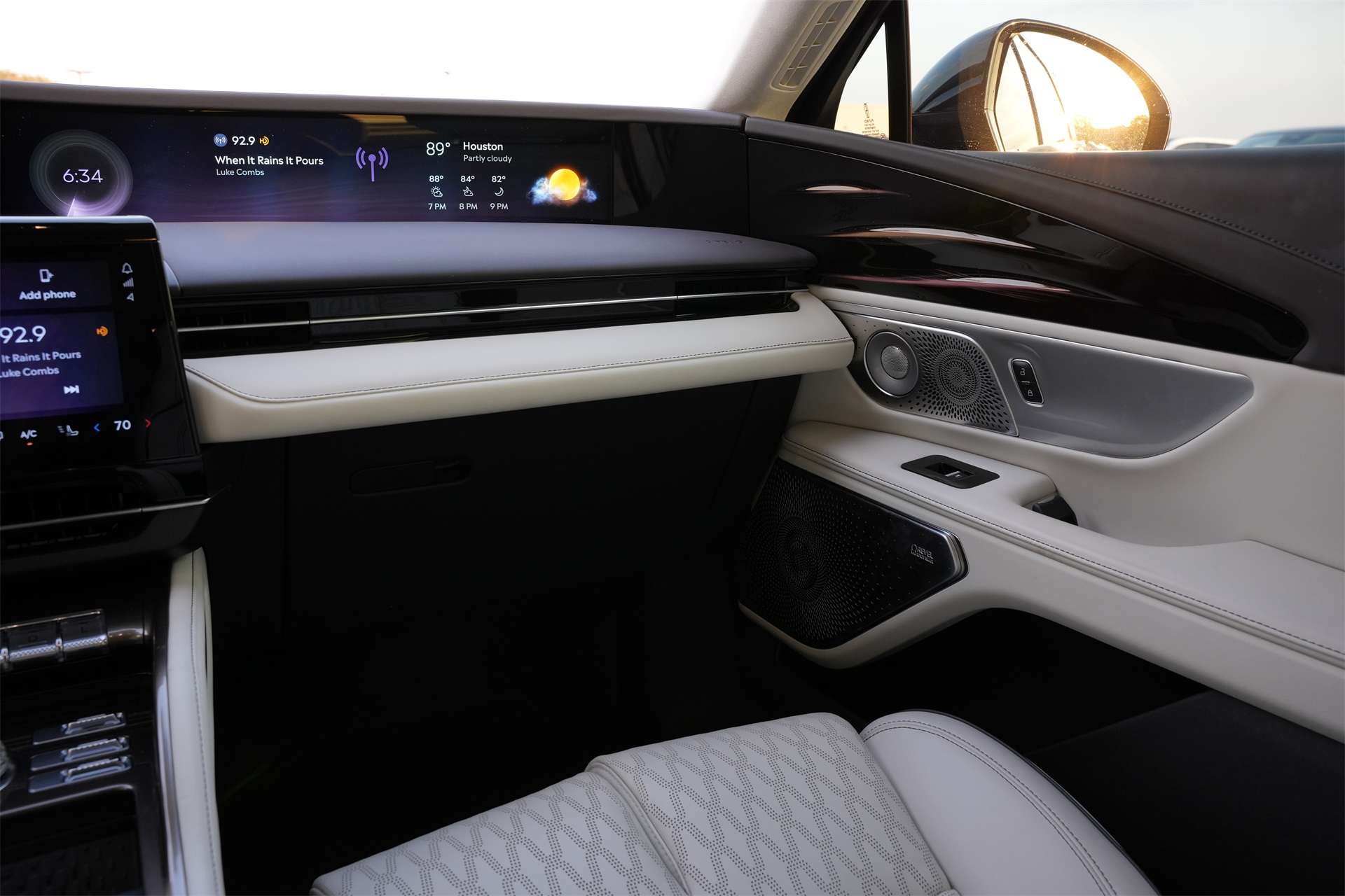 2024 Lincoln Nautilus Black Label Silver at Classic Chevrolet Galveston