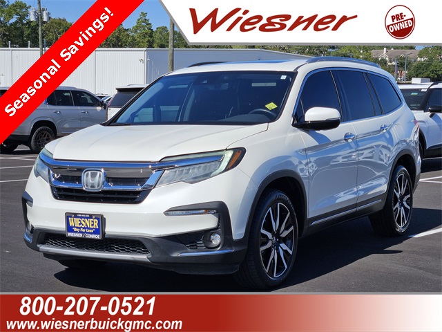 2019 Honda Pilot Touring FWD with Rear Captain's Chairs