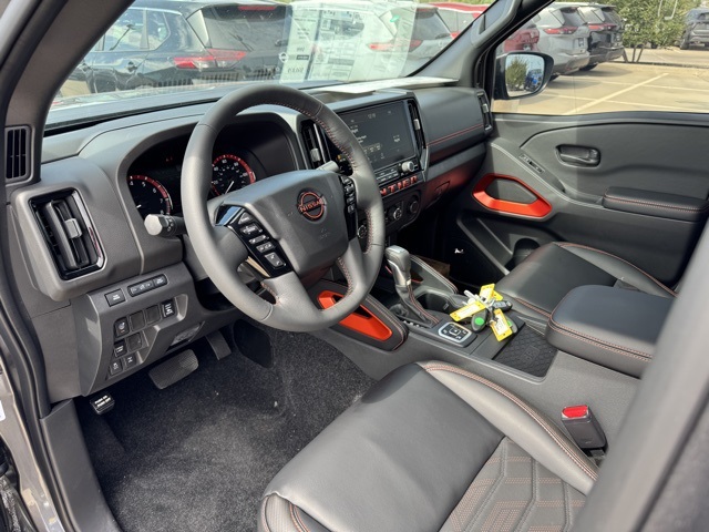 2026 Nissan Frontier PRO-4X photo 2