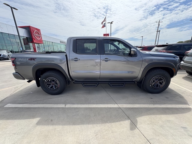 2026 Nissan Frontier PRO-4X photo 6