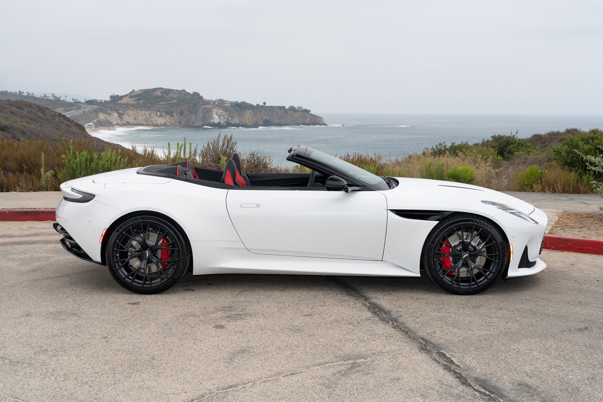 Aston Martin 2025 DB12 