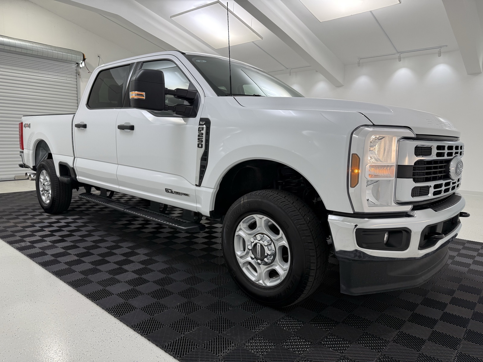 2025 Ford F-250 Super Duty XLT Crew Cab 4WD