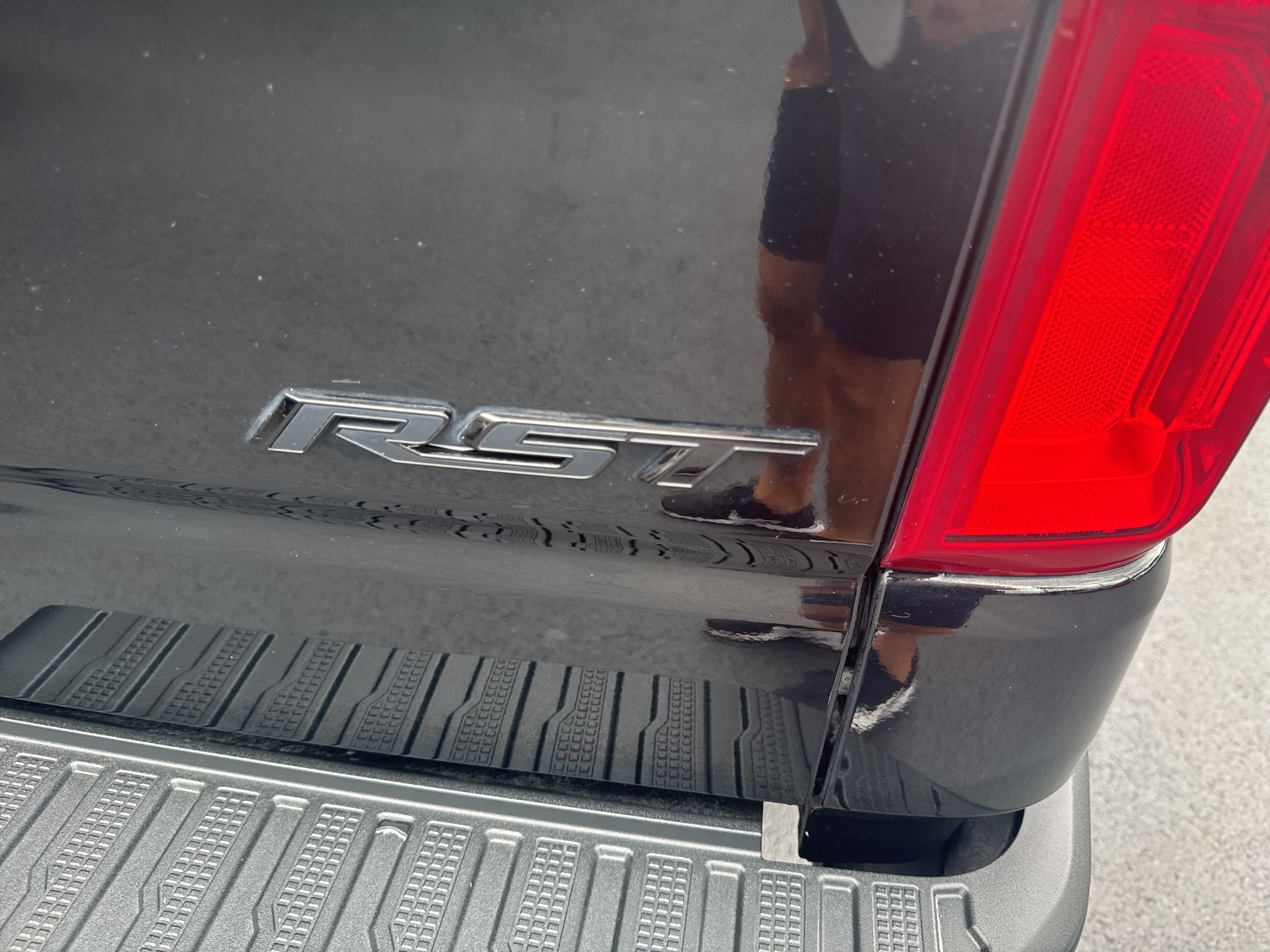 2023 Chevrolet Silverado 1500 RST photo 32
