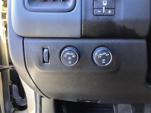 Used Car 2022 Chevrolet Colorado  Z71 For Sale Under $35,000 In San Antonio, Texas