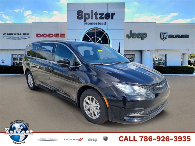 Diamond Black Crystal Pearlcoat 2026 Chrysler Voyager Minivan Front-Wheel Drive 9-Speed Automatic