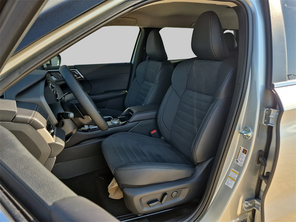 2025 Mitsubishi Outlander SE - 9