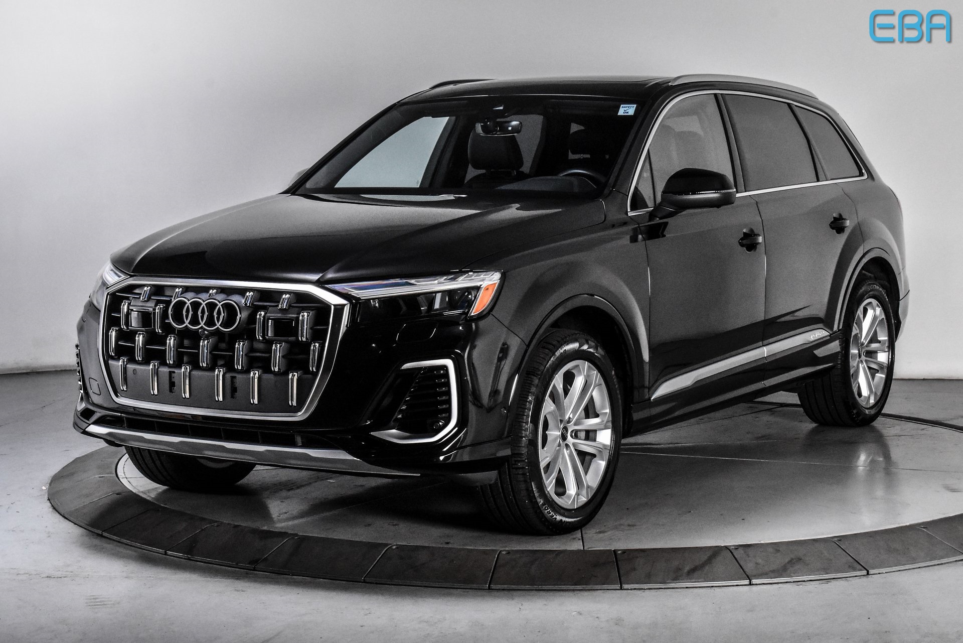 2025 Audi Q7 55 Premium Plus photo 2