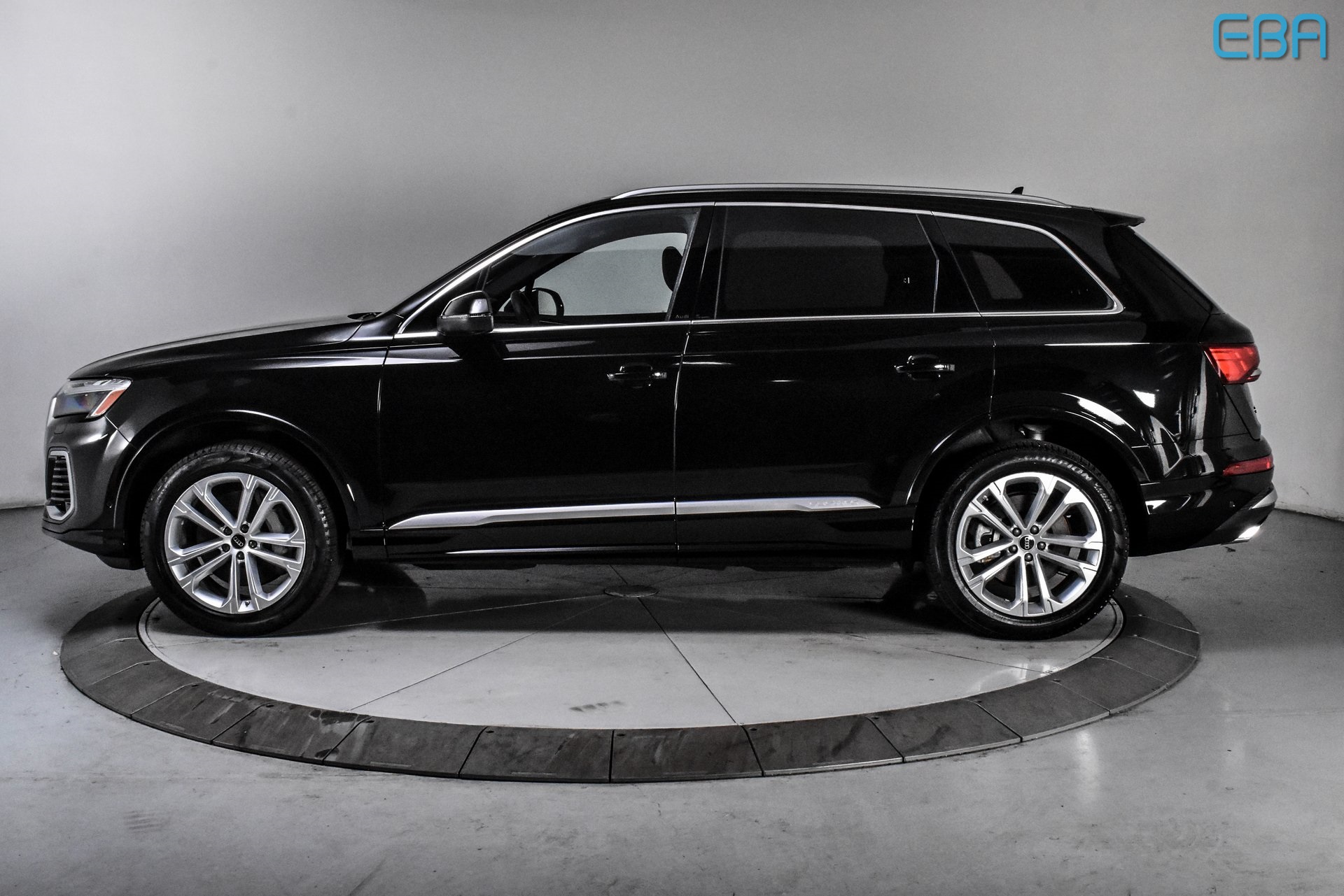 2025 Audi Q7 55 Premium Plus photo 3
