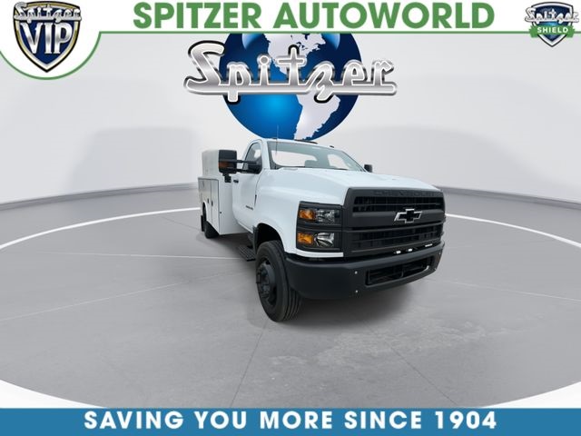 View vehicle photo 3