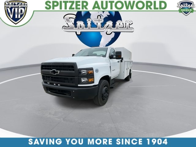 View vehicle photo 4